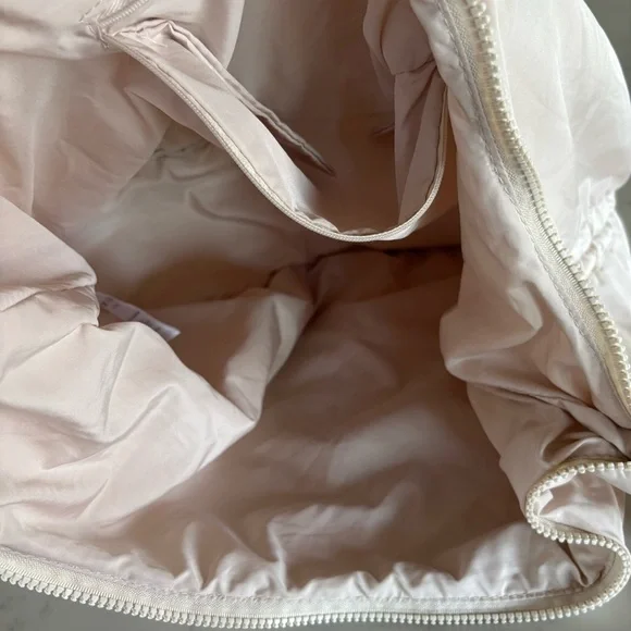 Wilo Cream Side Cinch Bag - Picture 11 of 14